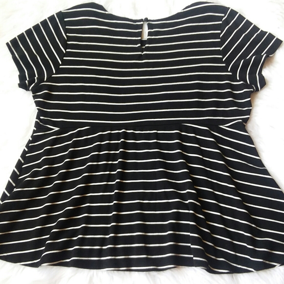 Women's Torrid Short Sleeve Peplum Top Black 2X - Picture 2 of 9